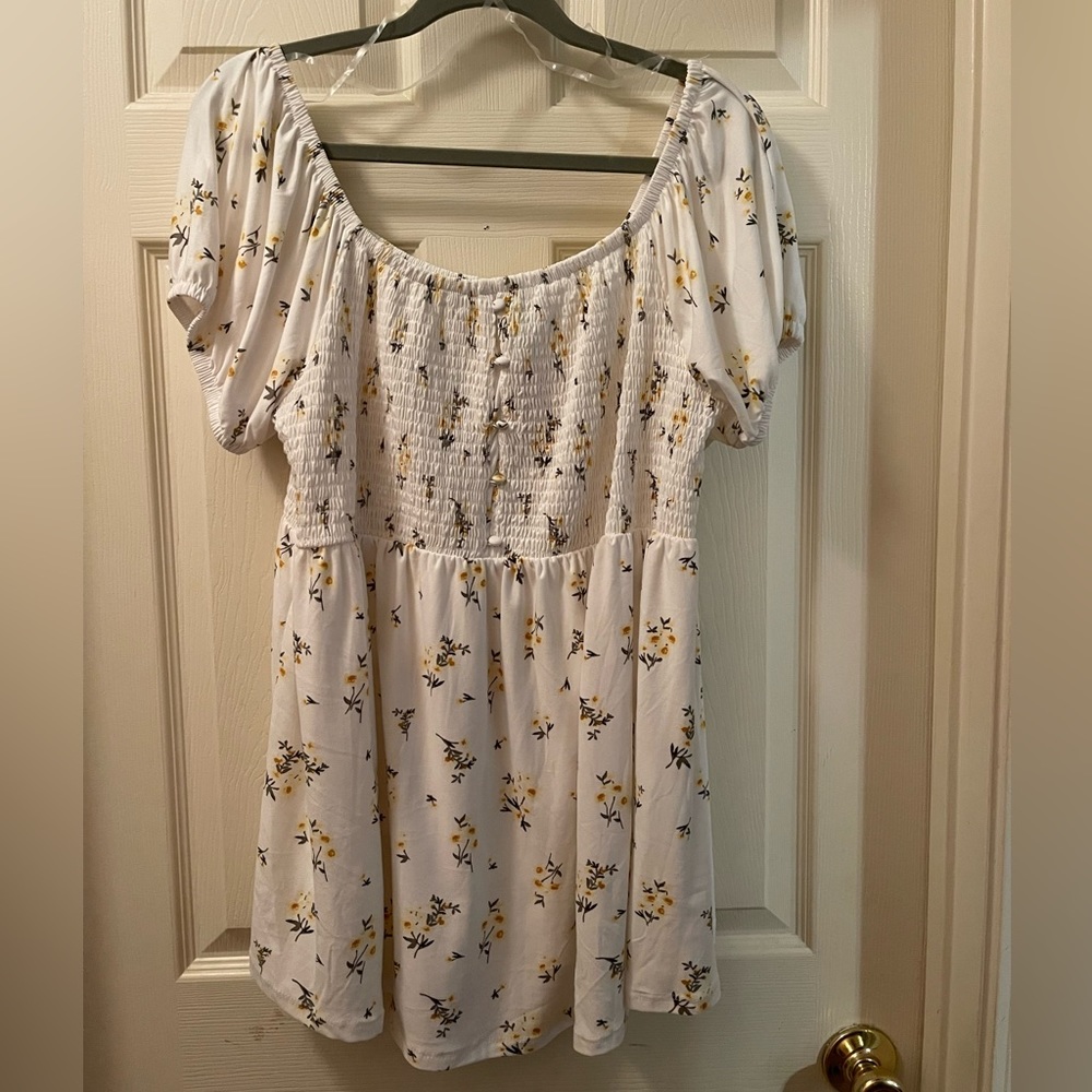 NWT size 1x Derek Heart maternity white smocked yellow flower top cap sleeves